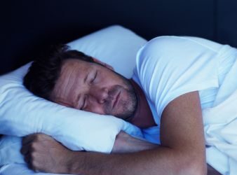 Plantas medicinales para dormir mejor: opciones y hábitos para mejorar el descanso